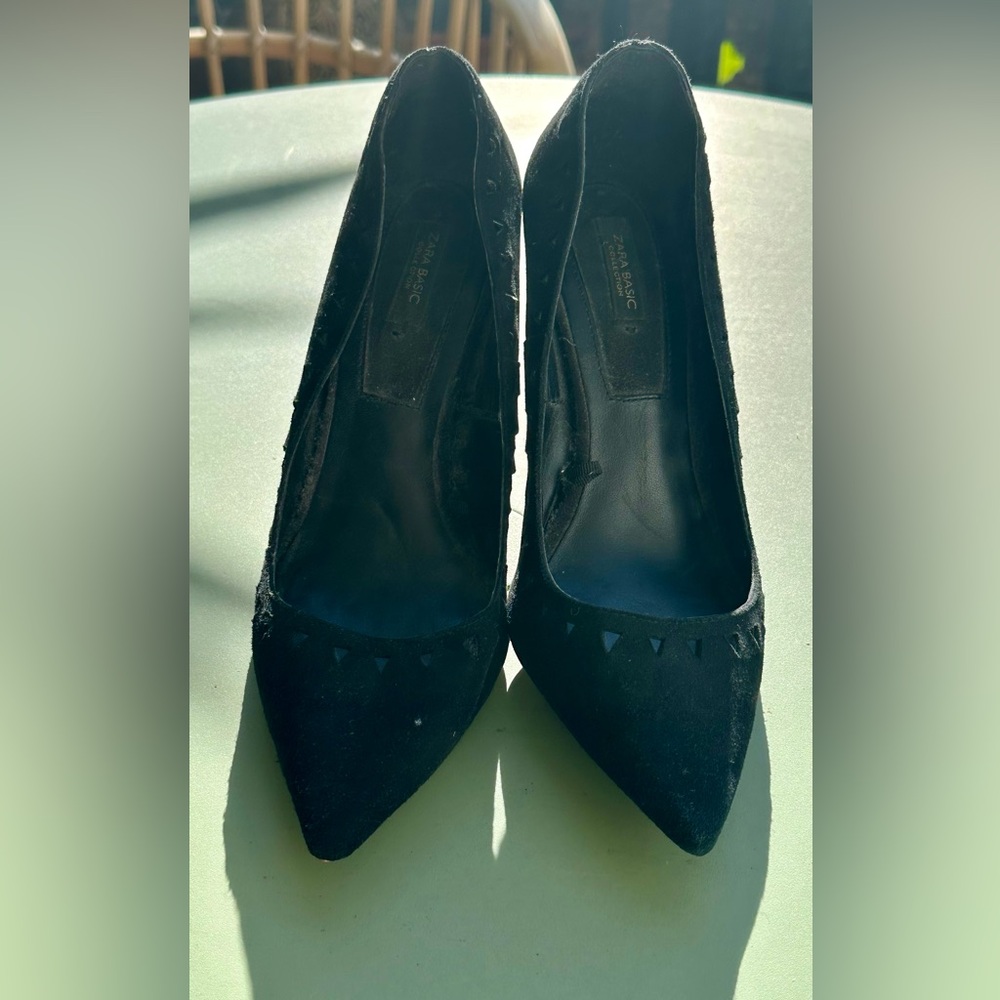 ZARA BASICS  BLACK CUTOUT HEELS SZ 6